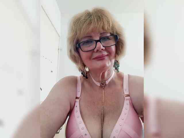 KASANDRABOLOSHKA live female cam on bongacams