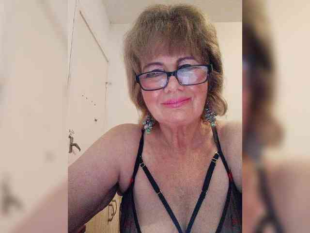 KASANDRABOLOSHKA live female cam on bongacams