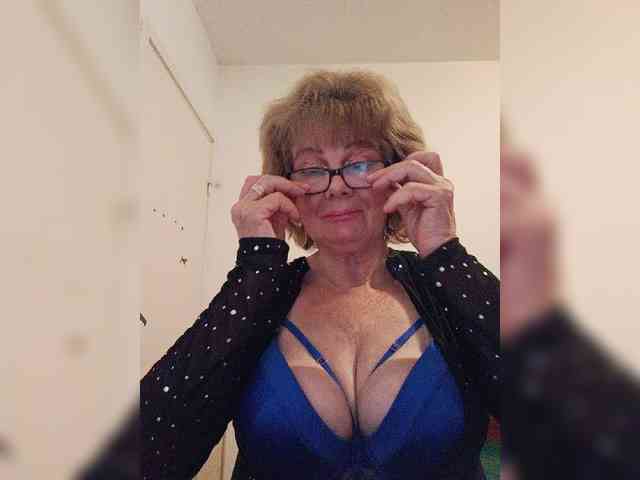 KASANDRABOLOSHKA live female cam on bongacams