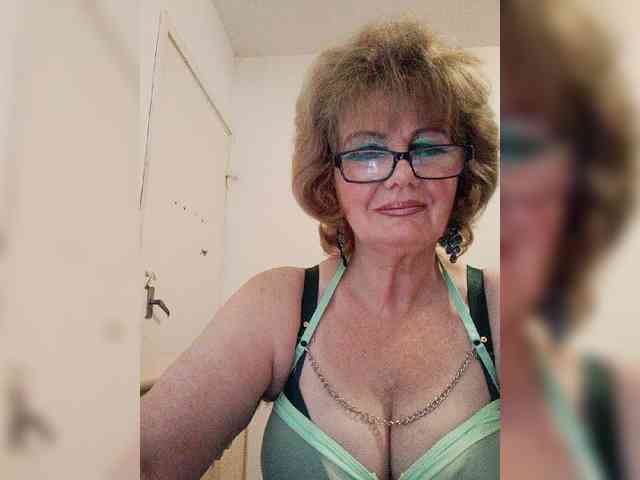 KASANDRABOLOSHKA live female cam on bongacams
