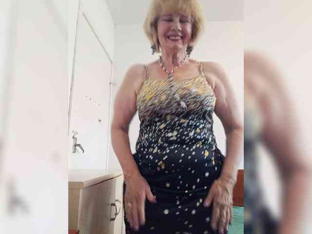 KASANDRABOLOSHKA live female cam on bongacams