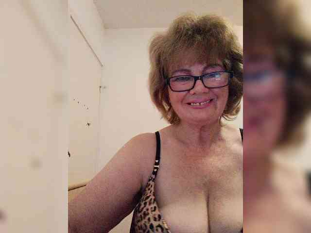 KASANDRABOLOSHKA live female cam on bongacams