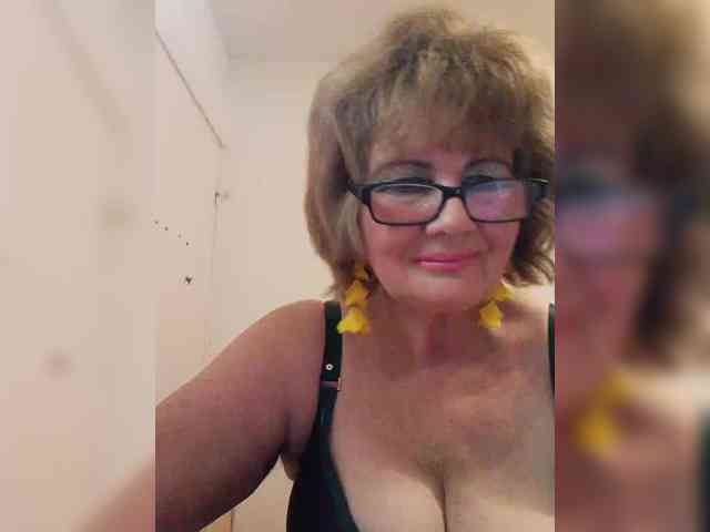 Moongoddess's cam show statistics and live stream