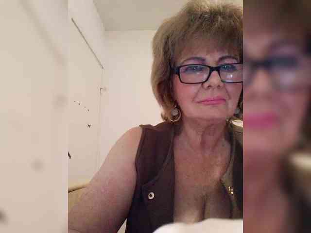 KASANDRABOLOSHKA live female cam on bongacams