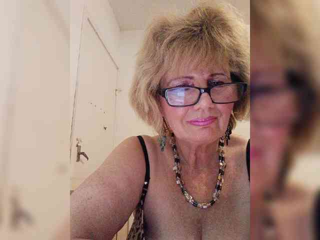 KASANDRABOLOSHKA live female cam on bongacams