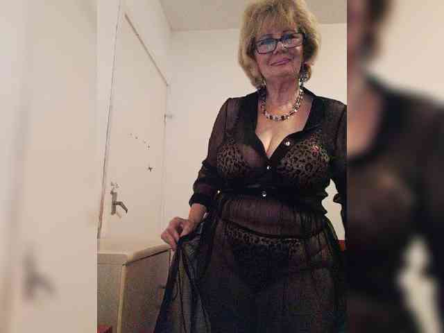 KASANDRABOLOSHKA live female cam on bongacams