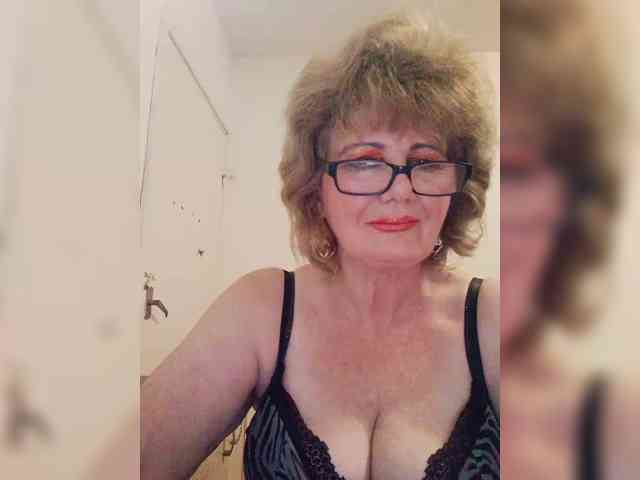 KASANDRABOLOSHKA live female cam on bongacams