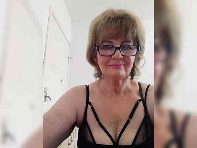 KASANDRABOLOSHKA live female cam on bongacams