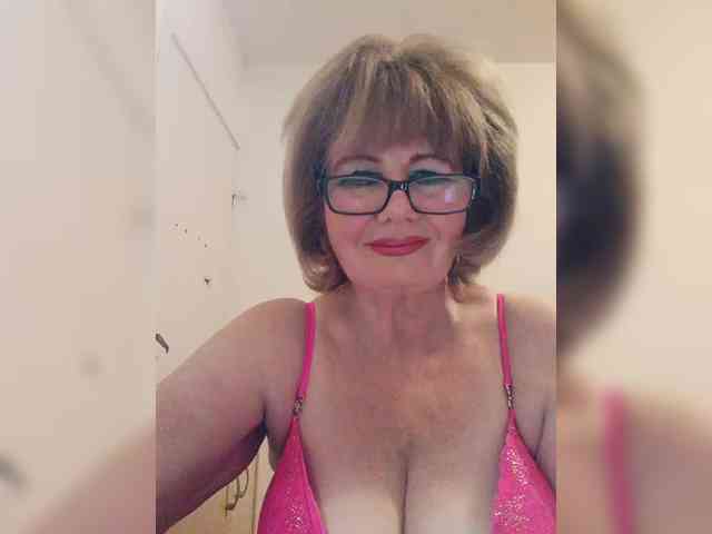 KASANDRABOLOSHKA live female cam on bongacams