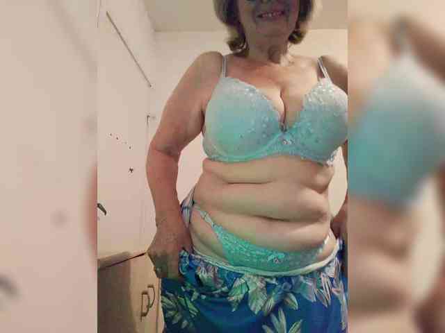KASANDRABOLOSHKA live female cam on bongacams