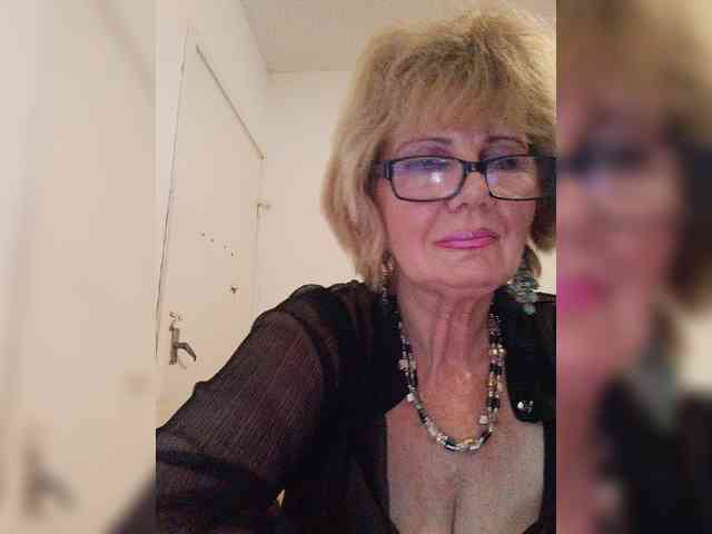 KASANDRABOLOSHKA live female cam on bongacams