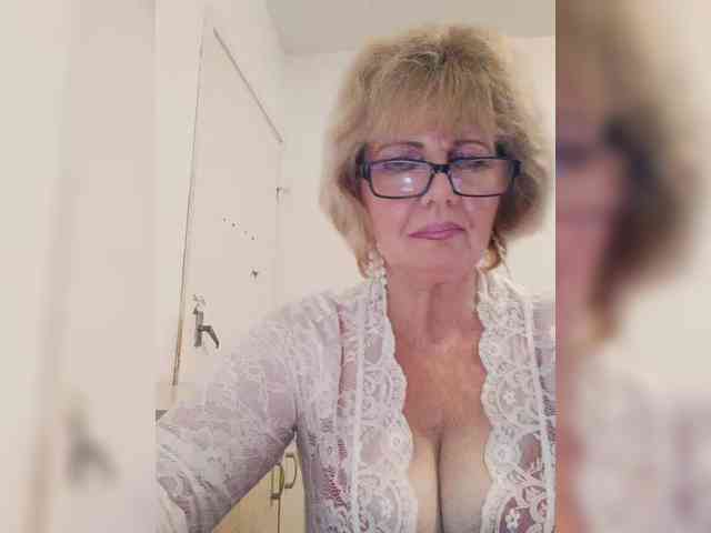 KASANDRABOLOSHKA live female cam on bongacams