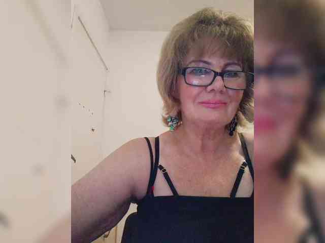 KASANDRABOLOSHKA live female cam on bongacams