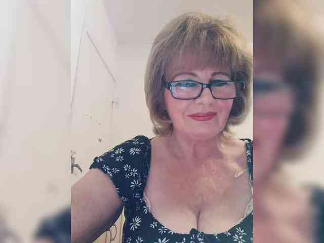 KASANDRABOLOSHKA live female cam on bongacams