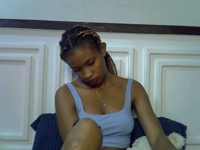 le modèle Afrikab1 est en webcam porno dans un show sur le site bongacams, il possède les tags suivants: Ebony,Blonde,Trimmed