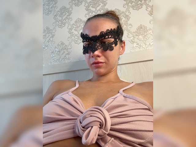 U-Moni live cam on BongaCams