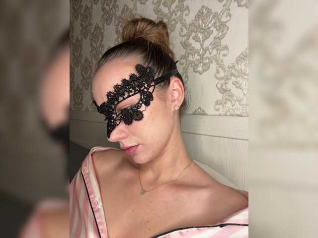 U-Moni live cam on BongaCams