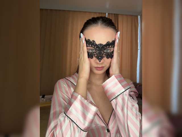 U-Moni's BongaCams show and profile