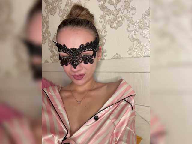 U-Moni live cam on BongaCams