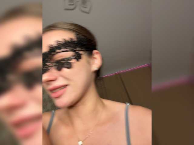 U-Moni live cam on BongaCams
