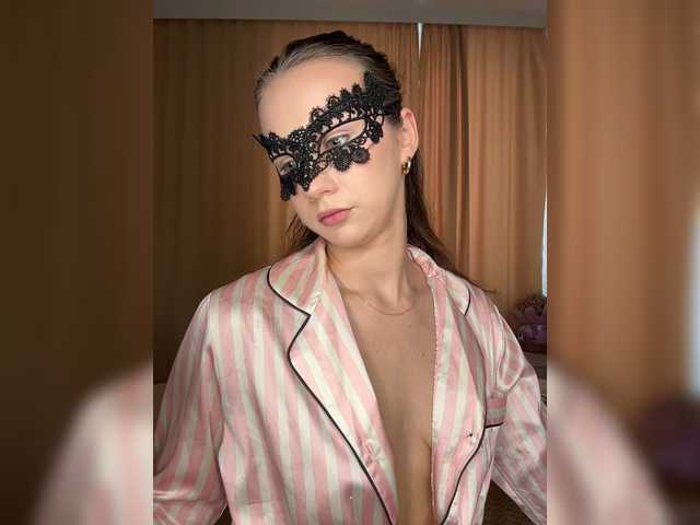 U-Moni's BongaCams show and profile