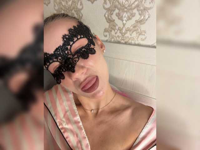 U-Moni live cam on BongaCams