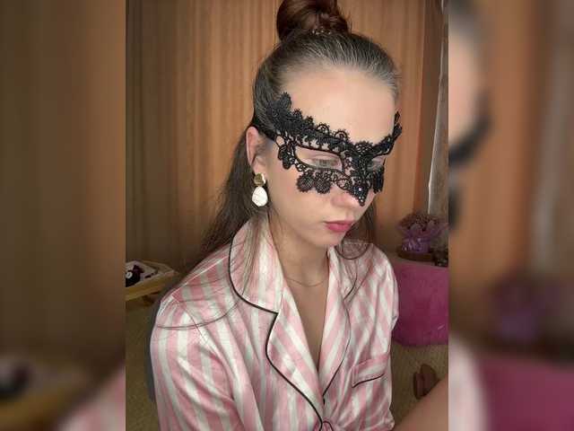 U-Moni's BongaCams show and profile