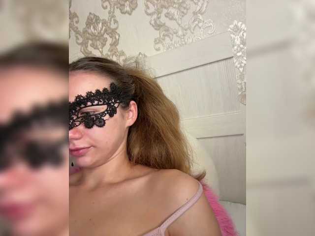 U-Moni, live now on BongaCams
