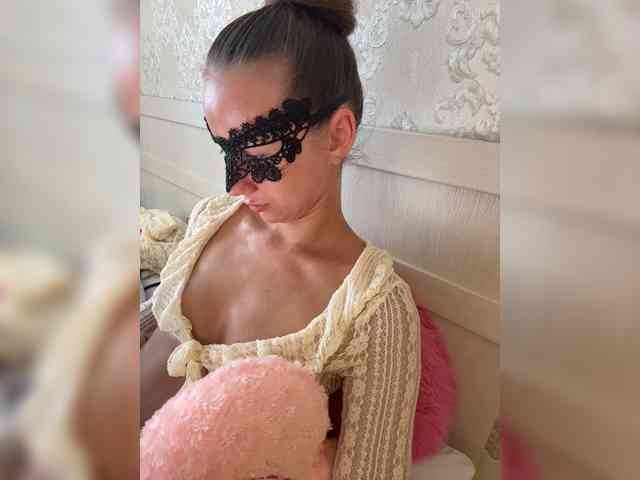 Modella: U-Moni