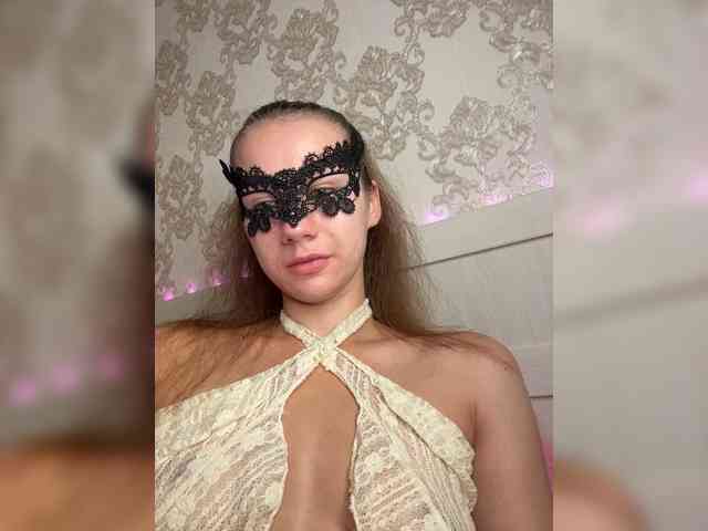 U-Moni's webcam live show