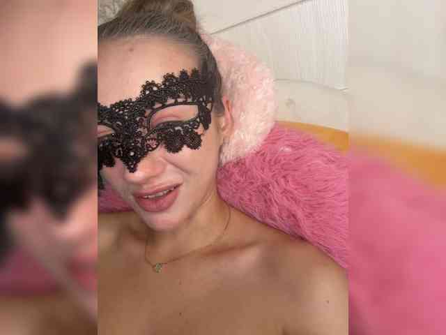 U-Moni's webcam live show