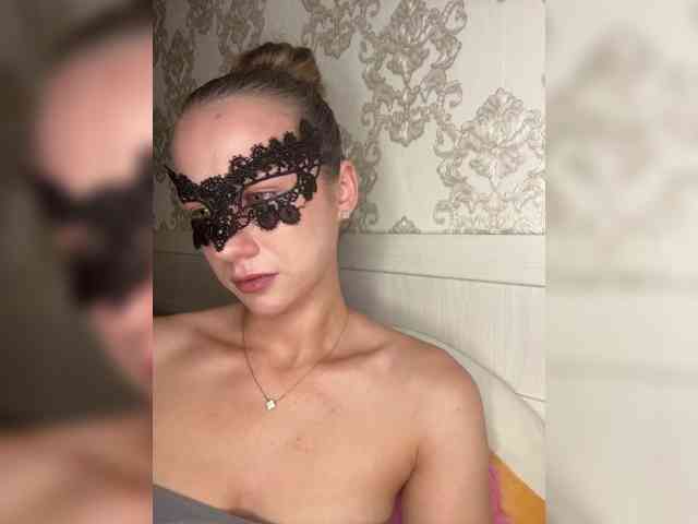 U-Moni's webcam live show