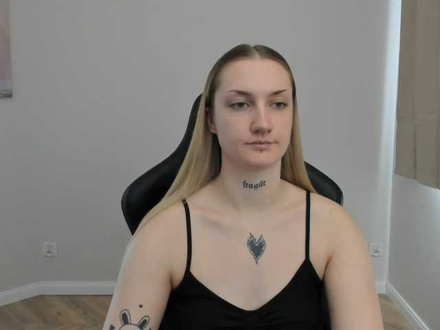 AlexaKisses live cam on BongaCams