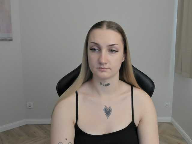 AlexaKisses live cam preview