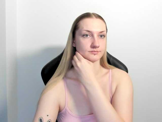 AlexaKisses live cam on BongaCams