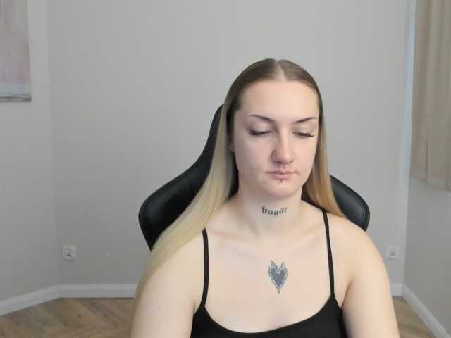 AlexaKisses live cam on BongaCams