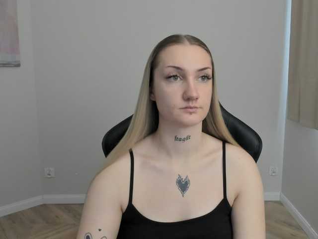AlexaKisses live cam on BongaCams