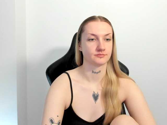 AlexaKisses webcam