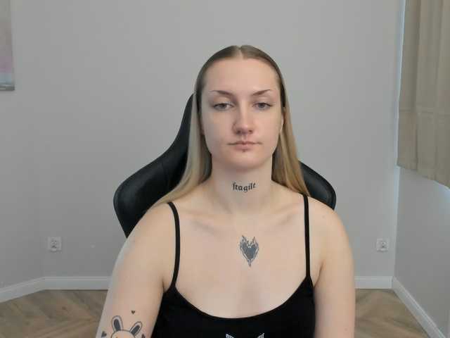 AlexaKisses live webcam show