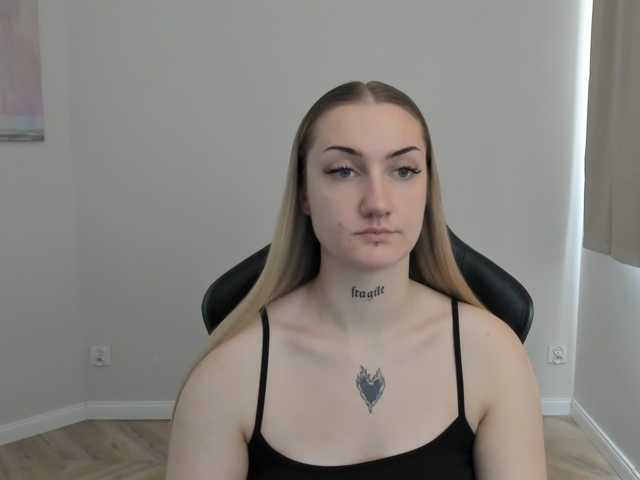 AlexaKisses live cam on BongaCams