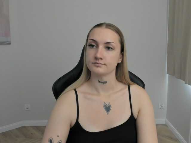 AlexaKisses live cam on BongaCams