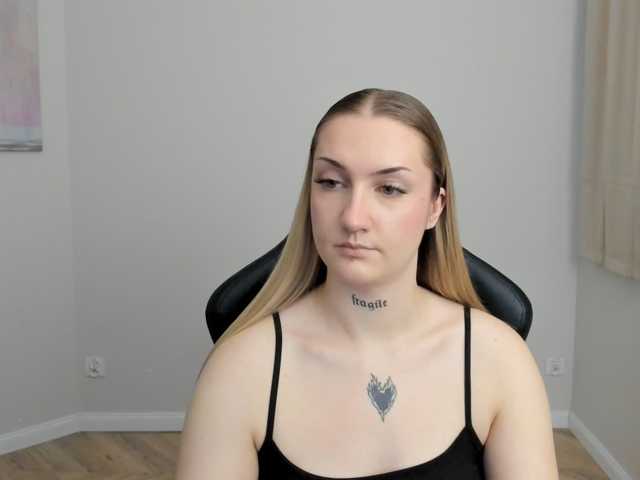 AlexaKisses live cam on BongaCams