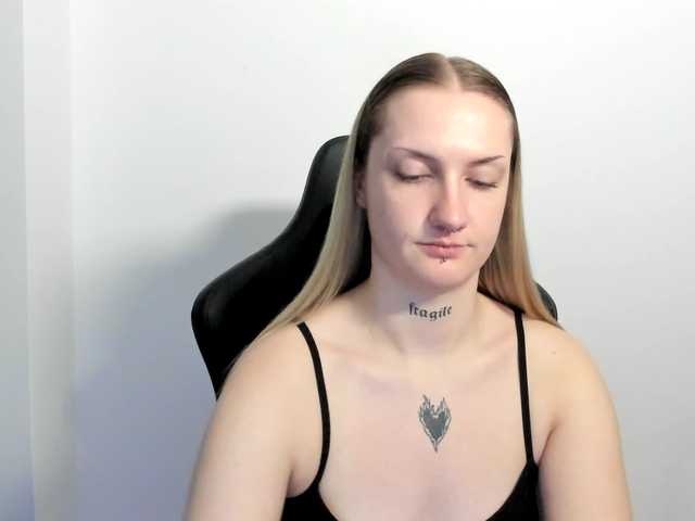AlexaKisses live cam on BongaCams