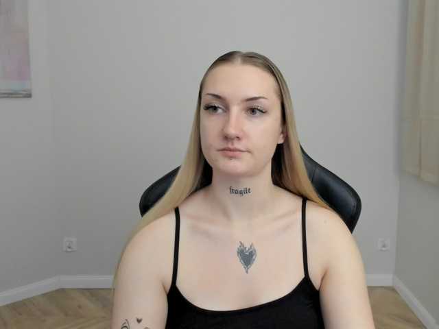 AlexaKisses
