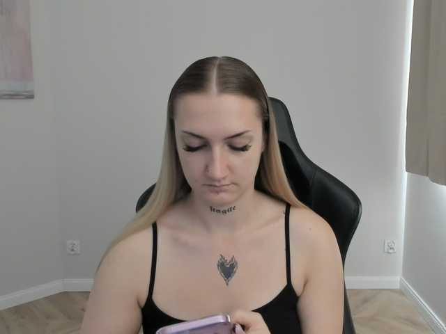 AlexaKisses
