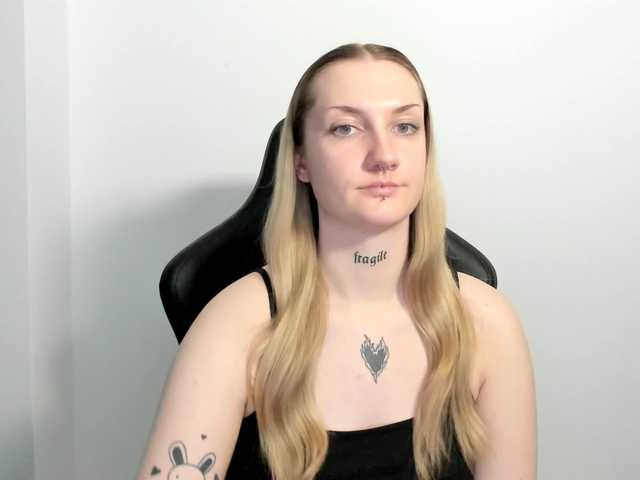 AlexaKisses live cam on BongaCams