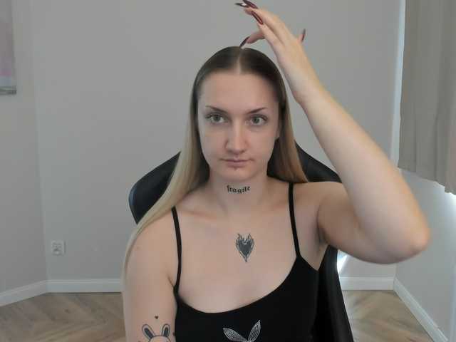 AlexaKisses live cam on BongaCams