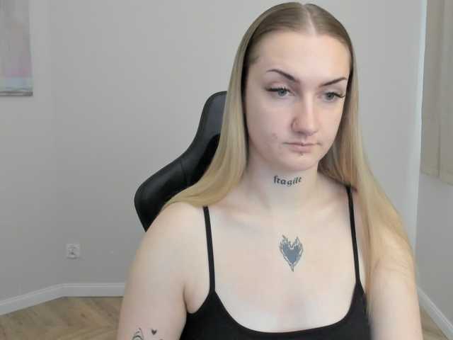 AlexaKisses live cam on BongaCams