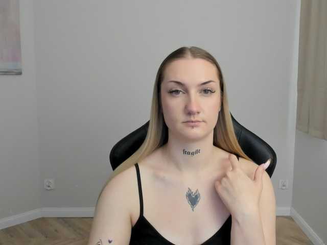 AlexaKisses live cam on BongaCams