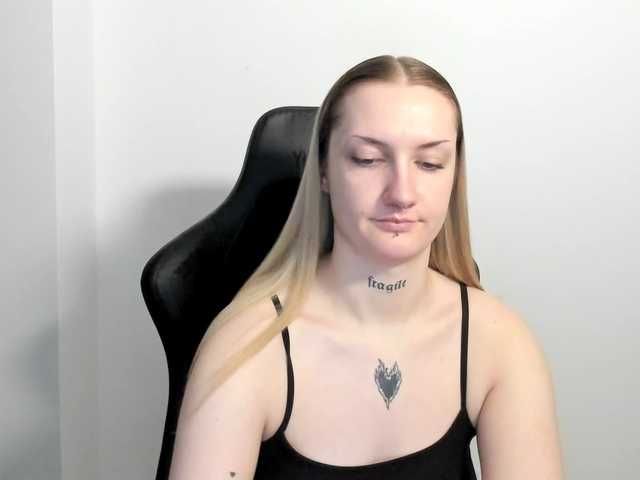 AlexaKisses live cam on BongaCams
